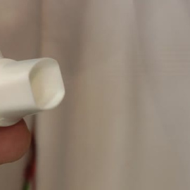 Los inhaladores presurizados para el asma contaminan tanto como 355 mil coches al año