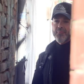 Un mural de David Bowie, el primer grafiti indultado de España