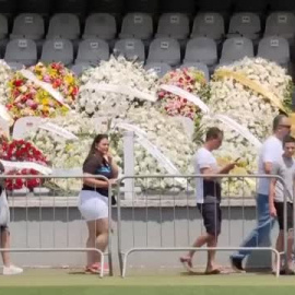 Largas colas para despedir a Pelé   