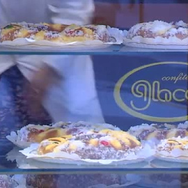 Largas colas para llevarse a casa un roscón