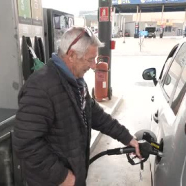 Los precios de los carburantes suben por primera vez en más de un mes