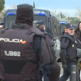 Bronca a la salida de Ayuso de la Complutense tras ser designada alumna ilustre