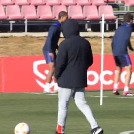 El Sevilla se prepara para el frío de Pamplona  