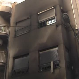 Evacúan a 13 personas por un incendio en taller en Badalona