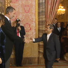 El desplante del embajador de Irán a la reina en la recepción al Cuerpo Diplomático