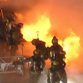 Aparatoso incendio en un ático de Los Ángeles 