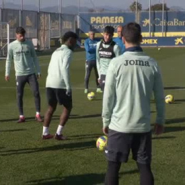 Sesión de recuperación para el Villarreal tras caer ante el Barça  
