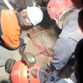 El ERICAM de Madrid rescata a una mujer que llevaba seis días bajo los escombros