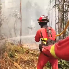 Los bomberos españoles de la UME luchan en Chile contra los devastadores incendios forestales