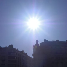 Bruselas asegura que la UE crecerá medio punto más de lo previsto en otoño   