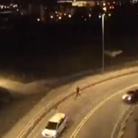 Una cámara muestra la peligrosa huída de la policía de un presunto agresor sexual en Pamplona 