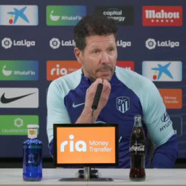 Simeone reconoce que da tranquilidad que el foco se ponga en los árbitros
