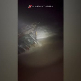 Mueren al menos 43 migrantes en el naufragio de una embarcación en la costa de Italia