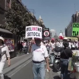 Los mexicanos se manifiestan contra los cambios en la ley electoral