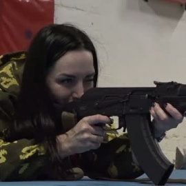 Cada vez más mujeres rusas reciben entrenamiento militar 