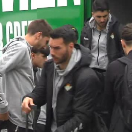 El Real Betis pone rumbo a Manchester con "mucha alegría"
