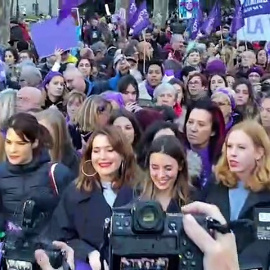 Irene Montero, Lilith Verstrynge y Ángela Rodríguez, entre otras figuras destacadas de Podemos, se preparan para la manifestación del 8M