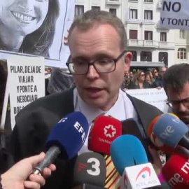 Los letrados llevan sus togas hasta el Ministerio de Justicia para pedir que se retome el diálogo