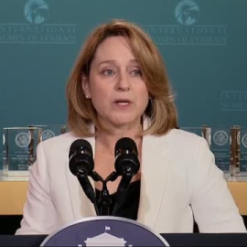 Alba Rueda, activista y militante trans argentina, galardonada con los Premios Mujeres Valientes