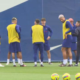 El Barcelona prepara el choque del clásico ajeno al ruido