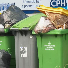 La huelga del servicio de limpieza contra Macron deja las calles de París llenas de basura