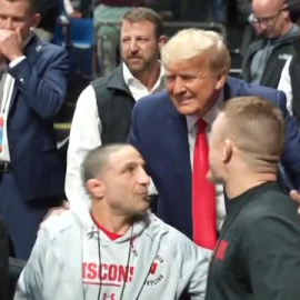 Trump asiste a un combate de lucha libre en Tulsa tras incendiar las redes por su supuesto arresto