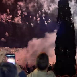 Los fuegos artificiales conquistan el cielo de Valencia en la Nit del Foc