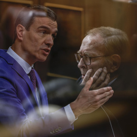 Tamames trata de interrumpir a Sánchez y Batet le niega la palabra