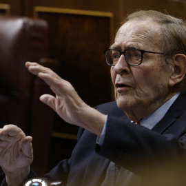 Tamames protesta por la duración de la intervención de Sánchez