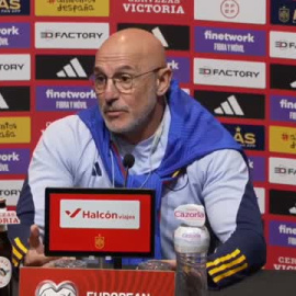 De la Fuente no da pistas sobre la titularidad de Joselu: "Claro que me puedo permitir el lujo de dejarlo de suplente" 