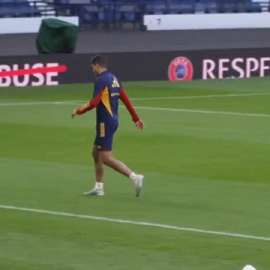 España toma contacto con el césped de Hampden Park