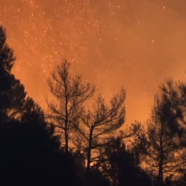 Las condiciones meteorológicas ayudan a avanzar en el control del incendio de Castellón