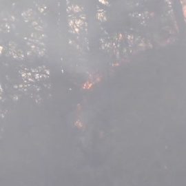 El fuerte viento complica los incendios en Asturias