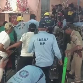 El derrumbe de un templo en La India deja 35 muertos y 18 heridos