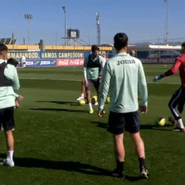 Pau Torres y Raúl Albiol se entrenan con el grupo en la vuelta al trabajo del Villarreal