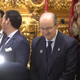 Castro y Monchi presiden la tradicional ofrenda floral al Cristo de la Sed y la Virgen de la Consolación