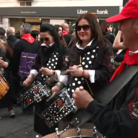 Miles de tambores rompen el silencio en Hellín