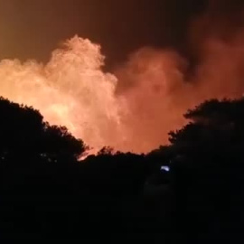 El incendio de Tarifa obliga a desalojar a 70 vecinos