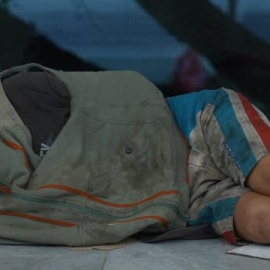 Más de un centenar de personas sin recursos viven en uno de los aeropuertos de Buenos Aires 