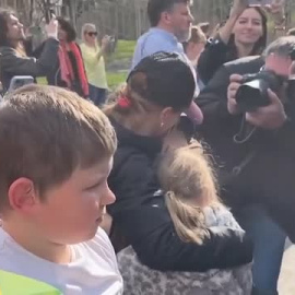 Ucrania consigue devolver a sus hogares a 31 niños que estaban retenidos en Rusia