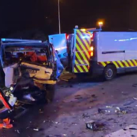 Heridos varios operarios de carretera al chocar un coche contra dos vehículos en la A4 de Madrid
