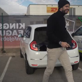 Piqué llega en un Twingo a la tercera jornada de la 'Kings League'