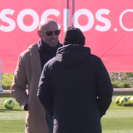 Monchi acude al primer entrenamiento del Sevilla para preparar el partido de Liga contra el Cádiz