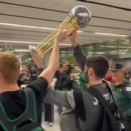 El Unicaja desata la locura tras aterrizar en Málaga  
