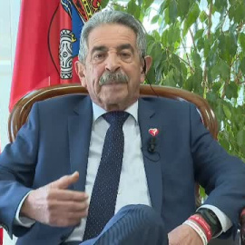 Revilla, indignado con la "chapuza" de los trenes, exige reparación a los ciudadanos afectados