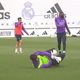 El Madrid regresa al trabajo tras su exhibición en Anfield   