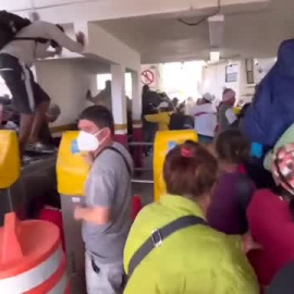 Cientos de inmigrantes intentan entrar masivamente a Estados Unidos desde la frontera con México