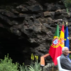 Sánchez lanza un mensaje de tranquilidad por la crisis financiera durante la cumbre hispanolusa