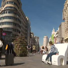 Madrid amanece llena de bancos con forma de libros
