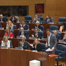 Tensa sesión de control en la Asamblea de Madrid por la polémica con el bono social térmico